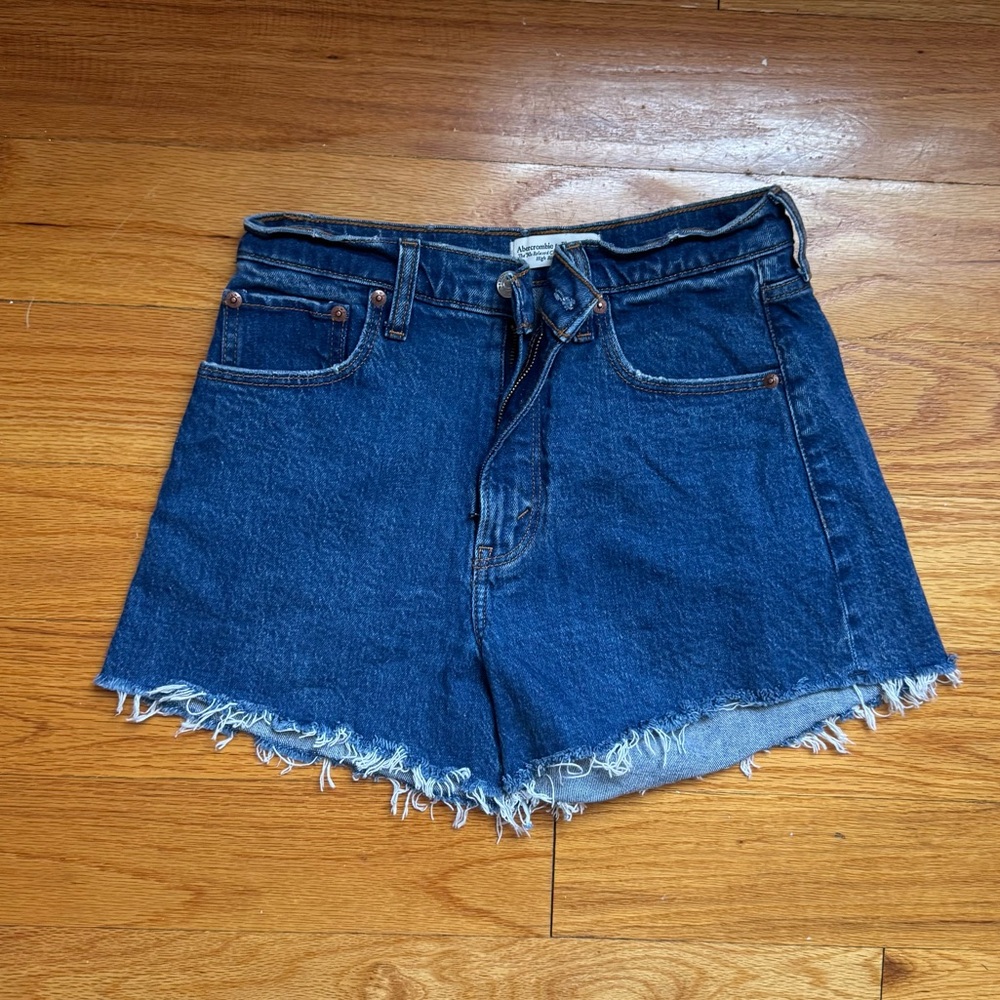 Abercrombie & Fitch High Rise 90s Cutoff Short
